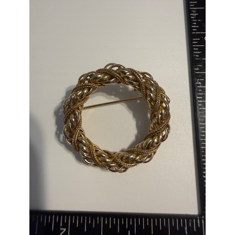 Vintage Gold Tone Twisted Rope‎ Wreath Brooch Circular Textured Pin 1.5 Inch